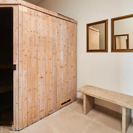 Sleeps 8 With Pool Air Con And Wifi *