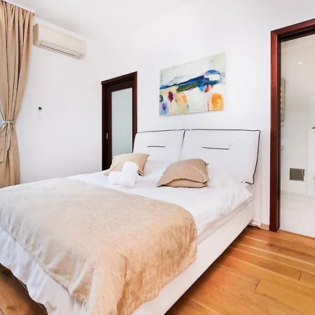 Villa Sleeps 8 With Pool Air Con And Wifi