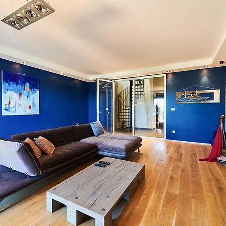 Villa Sleeps 8 With Pool Air Con And Wifi