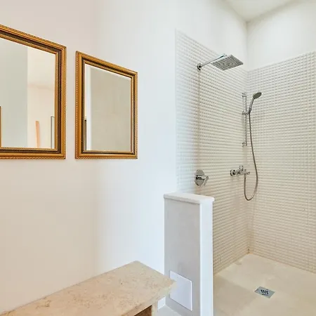 Villa Sleeps 8 With Pool Air Con And Wifi Momjan