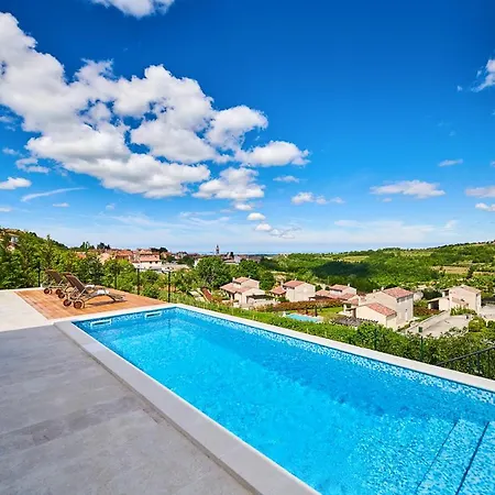 Sleeps 8 With Pool Air Con And Wifi *