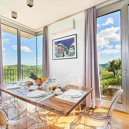 Sleeps 8 With Pool Air Con And Wifi * Momjan