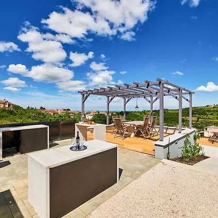 Sleeps 8 With Pool Air Con And Wifi Villa